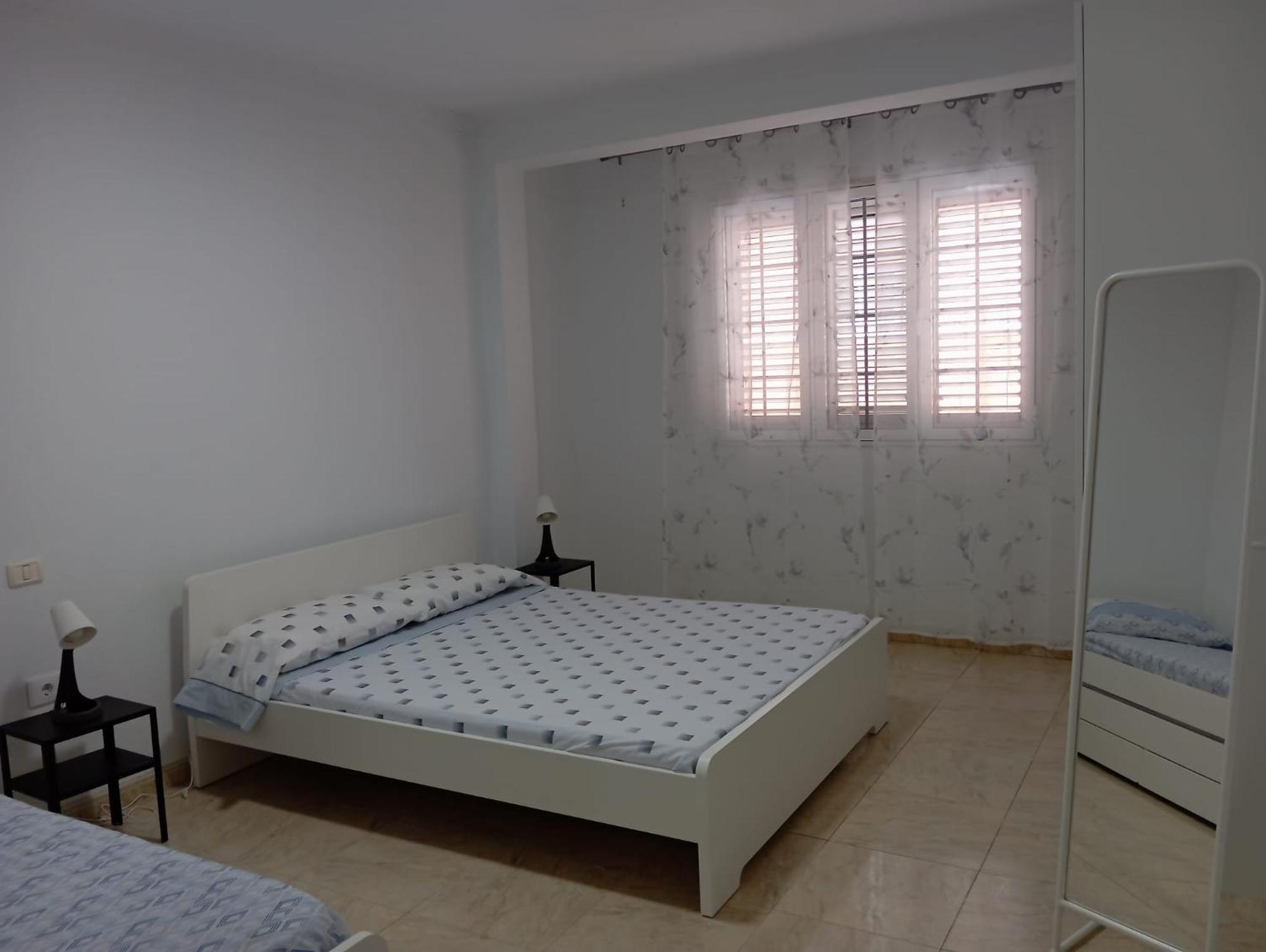 Aeropuerto 1 Holiday home *
